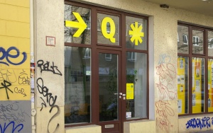 Wrangelkiez Quartiersbuero Schaufenstergestaltung Piktogramme