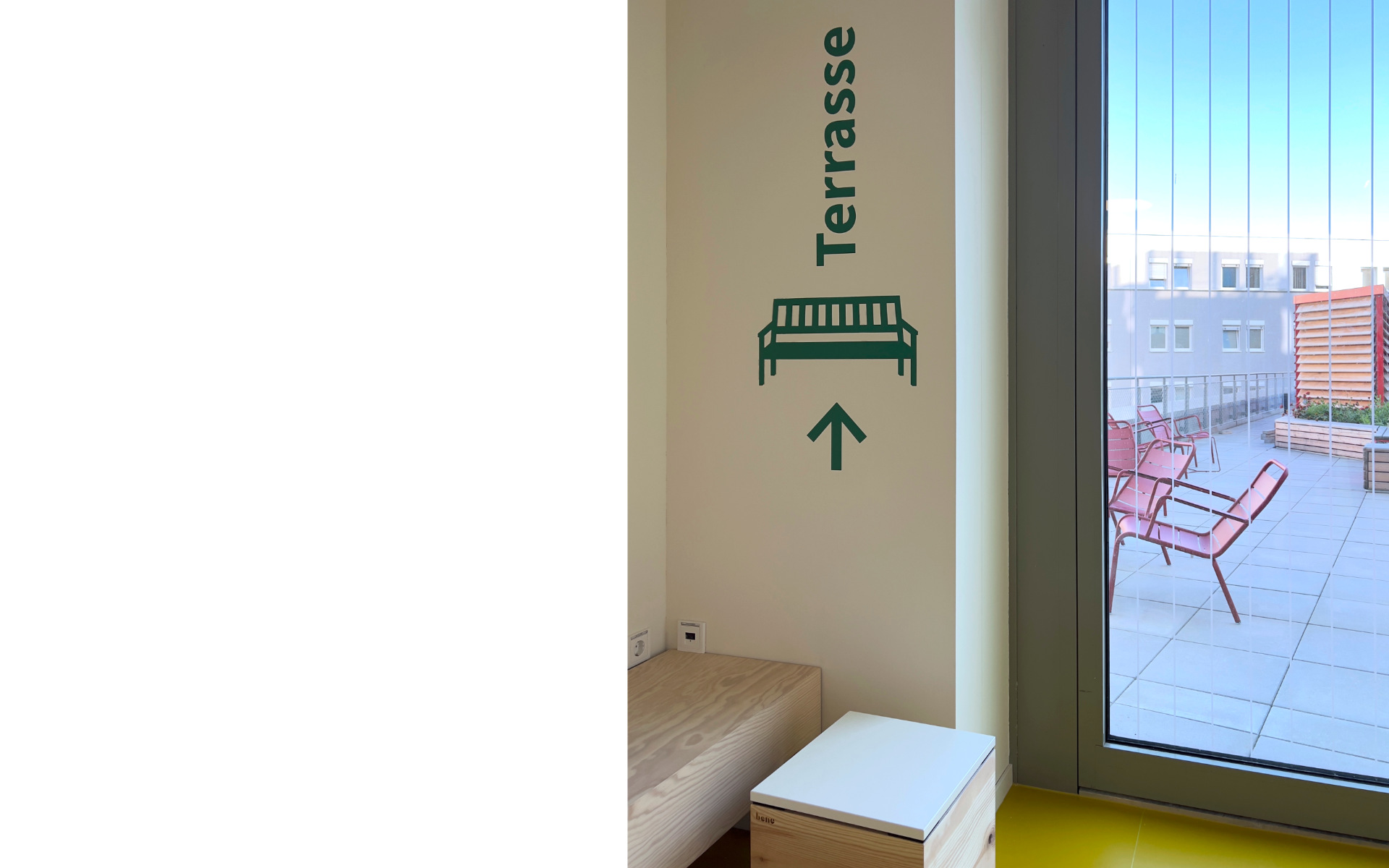 barrierefrei folienbeschriftung hochschule orientierungssystem tuerbeschilderung piktogramme wandbeschriftung