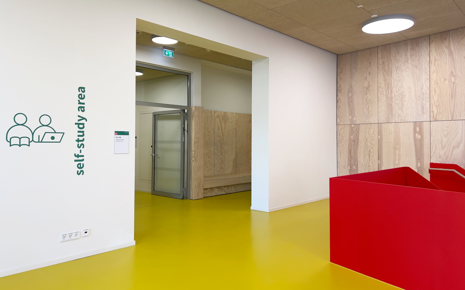 emfangsgestaltung hochschule orientierungssystem barrierefrei farbsystem tuerschilder piktogramme