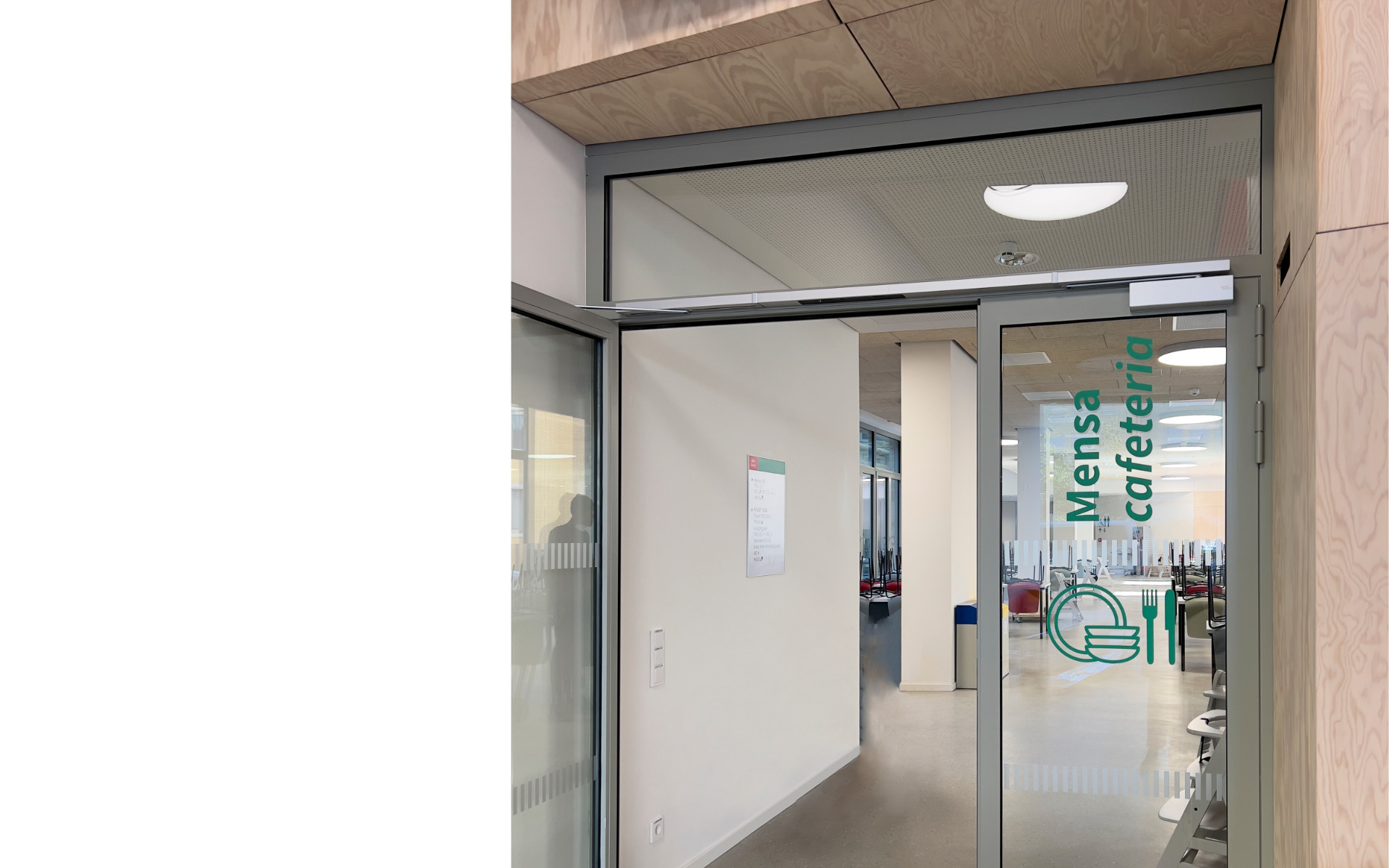 piktogramme tuerbeschilderung hochschule folienbeschriftung barrierefrei orientierungssystem schilder