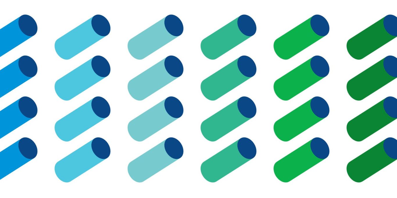 Wir planen und gestalten modulare Schildersysteme Bunte, parallele Zylinder in verschiedenen Blau- und Grüntönen, abwechselnd angeordnet.
