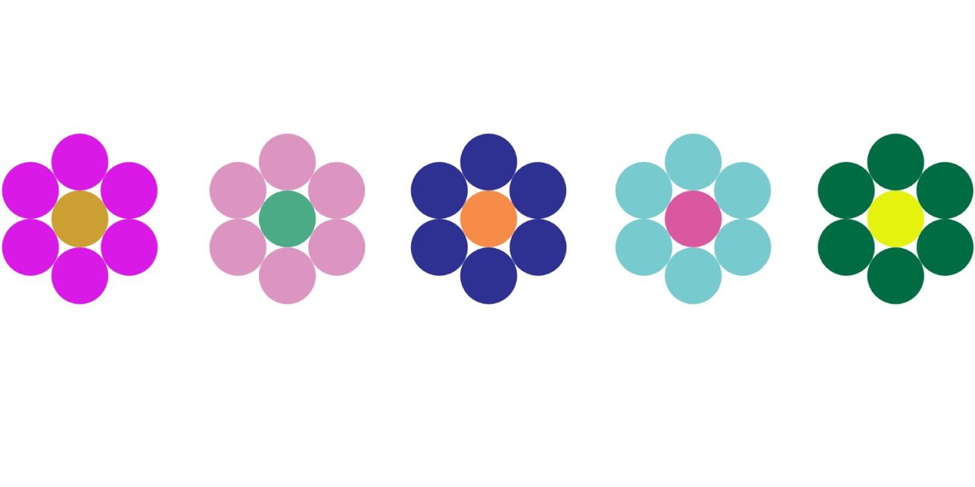 Fünf bunte Blumen, jeweils in verschiedenen Farben angeordnet.